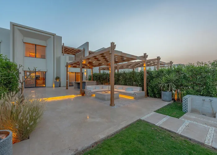 Charming Jungle Chalet